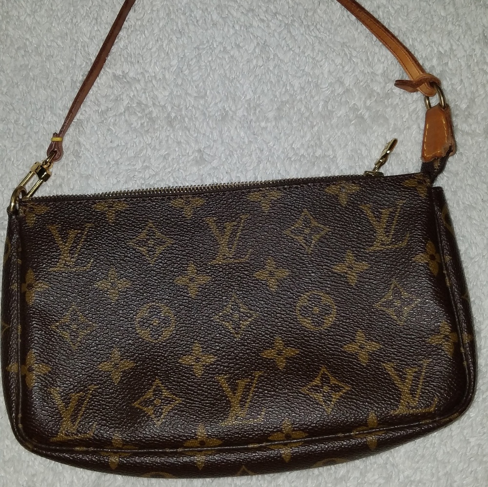 Authentic Louis vuitton.